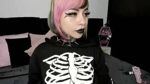 Nikki Ramone   online show from 12, 2, 2025