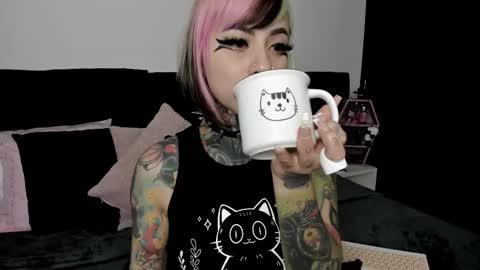 Nikki Ramone   online show from 13, 2, 2025