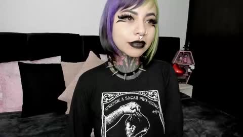 Nikki Ramone   online show from 15, 2, 2025