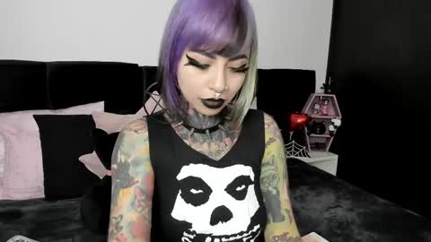 Nikki Ramone   online show from 15, 2, 2025