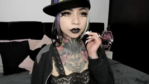 Nikki Ramone   online show from 19, 2, 2025