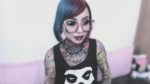 Nikki Ramone   online show from 25, 9, 2025