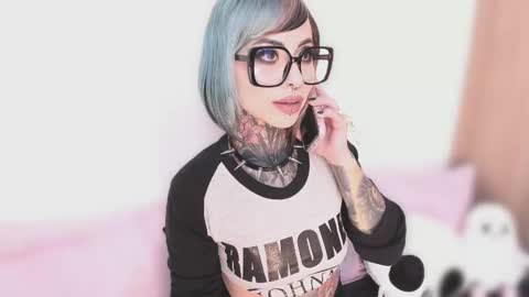 Nikki Ramone   online show from 7, 10, 2025