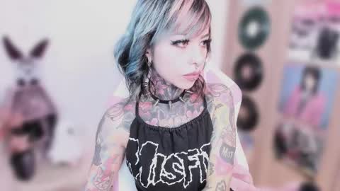 Nikki Ramone   online show from 5, 2, 2026