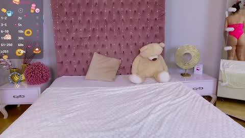 NikkiVelvets online show from 13, 7, 2026