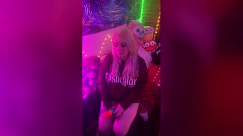 nikkixxxslamms online show from 28, 4, 2026