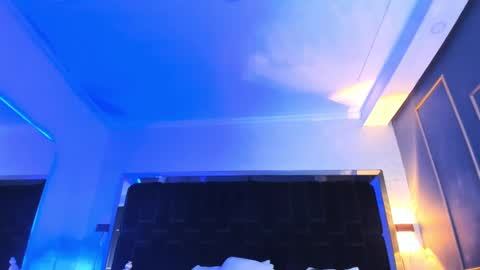     online show from 10, 3, 2025