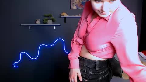 Snapshot of nikol_kitt chatting on 9, 2, 2025 Little Niko Help me reach my goals online show from 9, 2, 2025