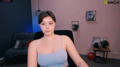 Snapshot of nikol_kitt chatting on 8, 3, 2025 Little Niko Help me reach my goals online show from 8, 3, 2025