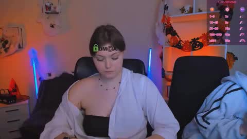 Snapshot of nikol_kitt chatting on 29, 10, 2025 Little Niko Help me reach my goals online show from 29, 10, 2025