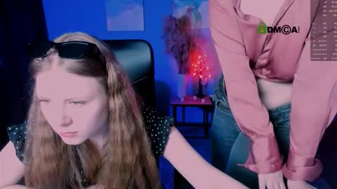 Snapshot of nikol_kitt chatting on 14, 11, 2025 Little Niko Help me reach my goals online show from 14, 11, 2025