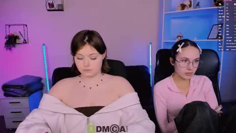 Snapshot of nikol_kitt chatting on 16, 11, 2025 Little Niko Help me reach my goals online show from 16, 11, 2025