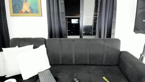 Snapshot of nikoleevanss chatting on 11, 10, 2025 Nikole online show from 11, 10, 2025