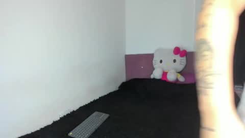 Snapshot of nikoleevanss chatting on 5, 4, 2026 Nikole online show from 5, 4, 2026