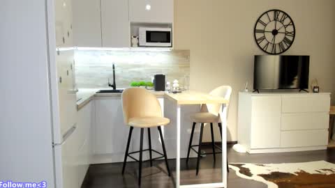 Bella online show from 23, 2, 2025