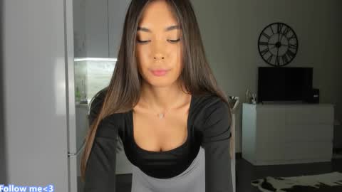 Bella online show from 5, 3, 2025