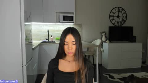 Bella online show from 5, 3, 2025