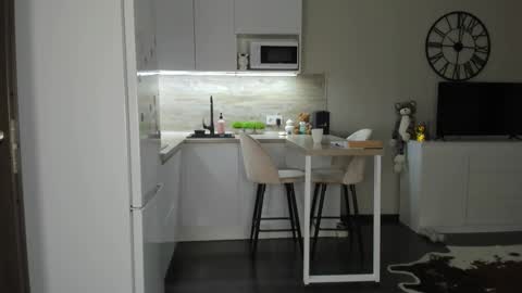 Bella online show from 8, 10, 2025