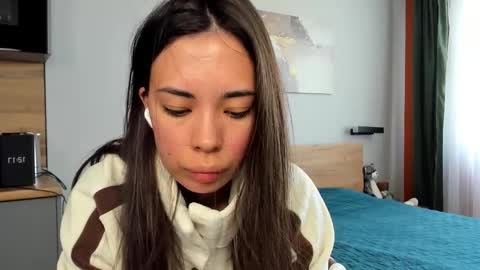 Snapshot of nilliluv chatting on 13, 5, 2026 Bella online show from 13, 5, 2026