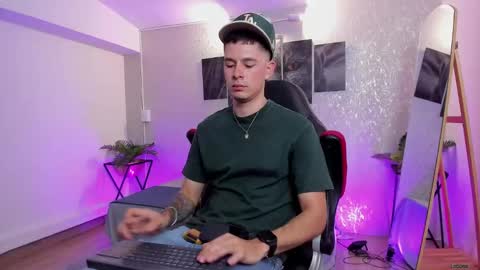 Snapshot of nils_saint chatting on 11, 10, 2025 Nils online show from 11, 10, 2025