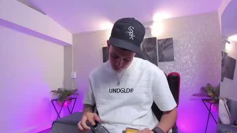 Snapshot of nils_saint chatting on 15, 10, 2025 Nils online show from 15, 10, 2025