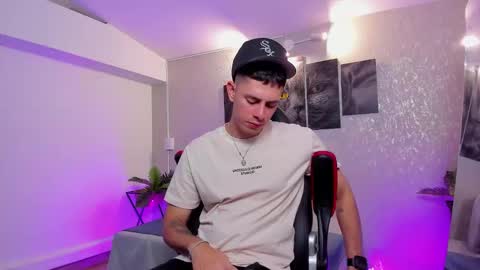 Snapshot of nils_saint chatting on 24, 10, 2025 Nils online show from 24, 10, 2025