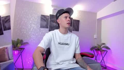 Snapshot of nils_saint chatting on 5, 11, 2025 Nils online show from 5, 11, 2025