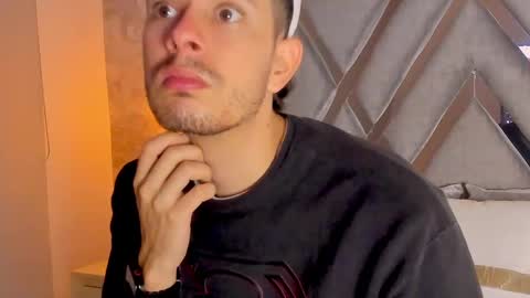 Snapshot of nils_saint chatting on 18, 11, 2025 Nils online show from 18, 11, 2025