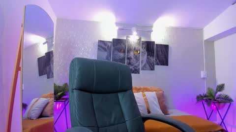 Snapshot of nils_saint chatting on 4, 12, 2025 Nils online show from 4, 12, 2025