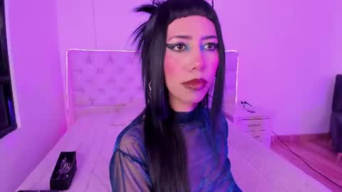 Nina Fox  online show from 9, 6, 2026
