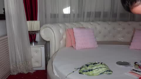 NinaCrystal online show from 20, 2, 2025