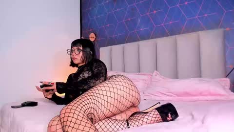 Snapshot of ninaevanss chatting on 11, 2, 2025 Alisson online show from 11, 2, 2025