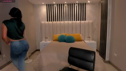  Nina  online show from 26, 4, 2026