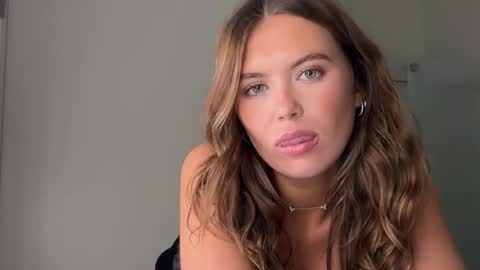 Nina online show from 8, 11, 2025