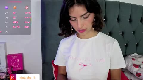 Snapshot of ninasky19 chatting on 14, 11, 2025 ninasky19 online show from 14, 11, 2025