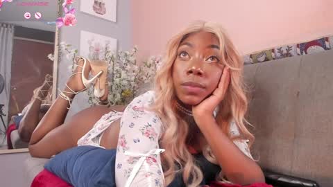 Snapshot of nini_martinii chatting on 15, 12, 2024 NINI online show from 15, 12, 2024