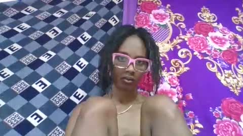 ninie246746 online show from 17, 4, 2026