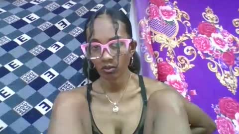 ninie246746 online show from 19, 4, 2026