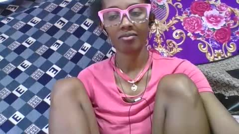 ninie246746 online show from 21, 4, 2026