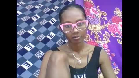 ninie246746 online show from 25, 4, 2026