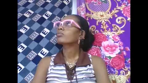 ninie246746 online show from 25, 4, 2026