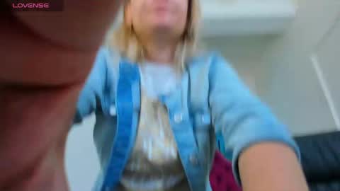 nina dee online show from 25, 5, 2026