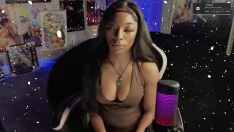 NIVIA WOLFE online show from 4, 12, 2025