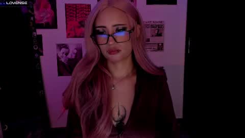 Nixxie  online show from 10, 7, 2026