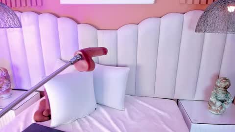 Snapshot of noa_moon chatting on 7, 11, 2025 Noa online show from 7, 11, 2025