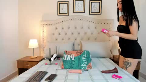 Snapshot of noa_morena chatting on 5, 6, 2026 NATHALIA MORENO online show from 5, 6, 2026