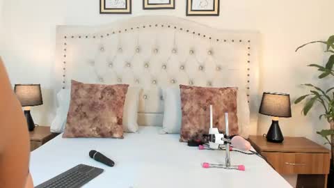 Snapshot of noa_morena chatting on 6, 7, 2026 NATHALIA MORENO online show from 6, 7, 2026