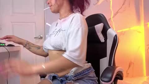 Snapshot of noa_tp chatting on 12, 11, 2025 Noa online show from 12, 11, 2025