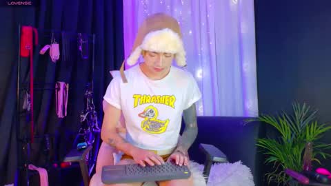 Snapshot of noah_lambert chatting on 17, 12, 2025 Noah online show from 17, 12, 2025