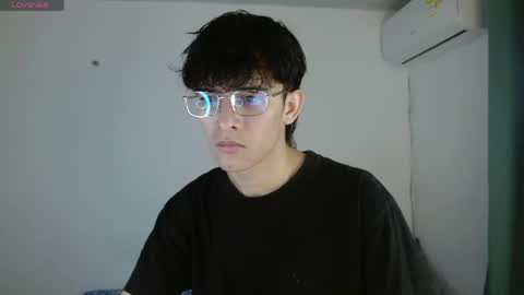 Snapshot of noah_millerx_ chatting on 4, 5, 2026 noah online show from 4, 5, 2026